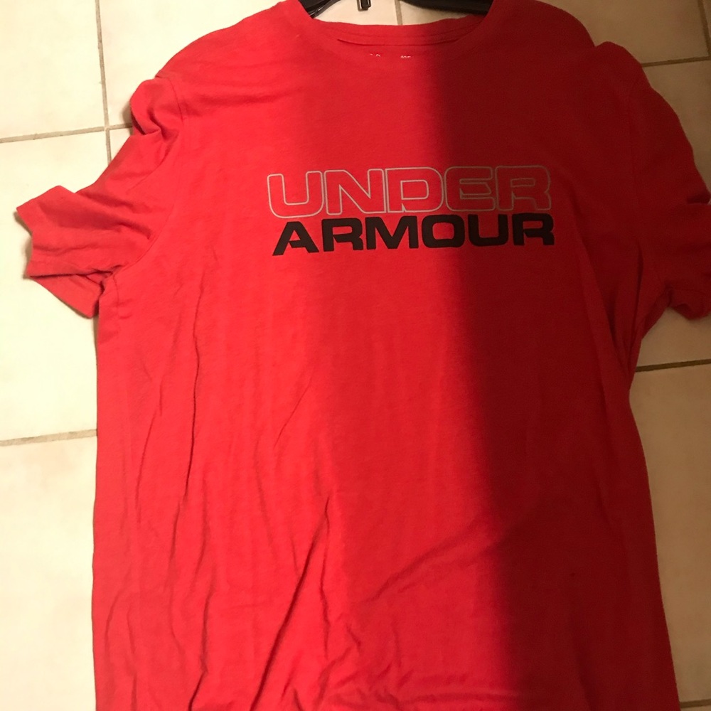 Large Under Armour short sleeve shirt